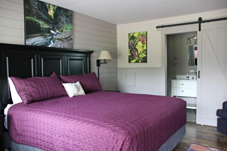 Plum Point Lodge Himrod Экстерьер фото